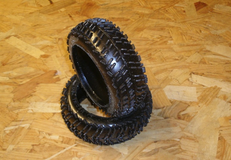 1:8 Medial Pro Buggy Reifen - TYRE Woops M2 Medium + Foam